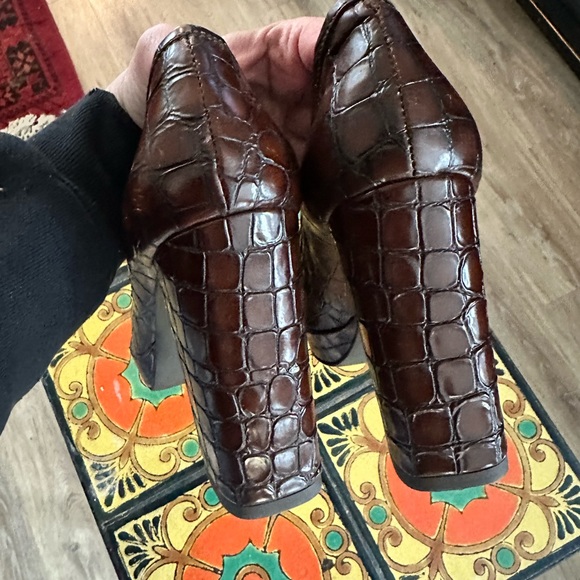 Pristine condition Italian leather heels - Picture 5 of 7